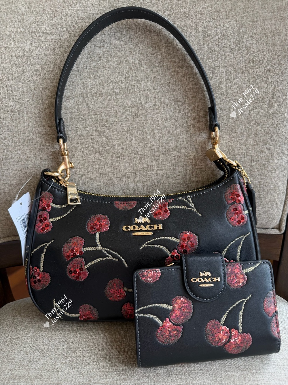 NWT！2PCS COACH Teri Shoulder Bag With Cherry Print（CCZ16）And Medium Wallet